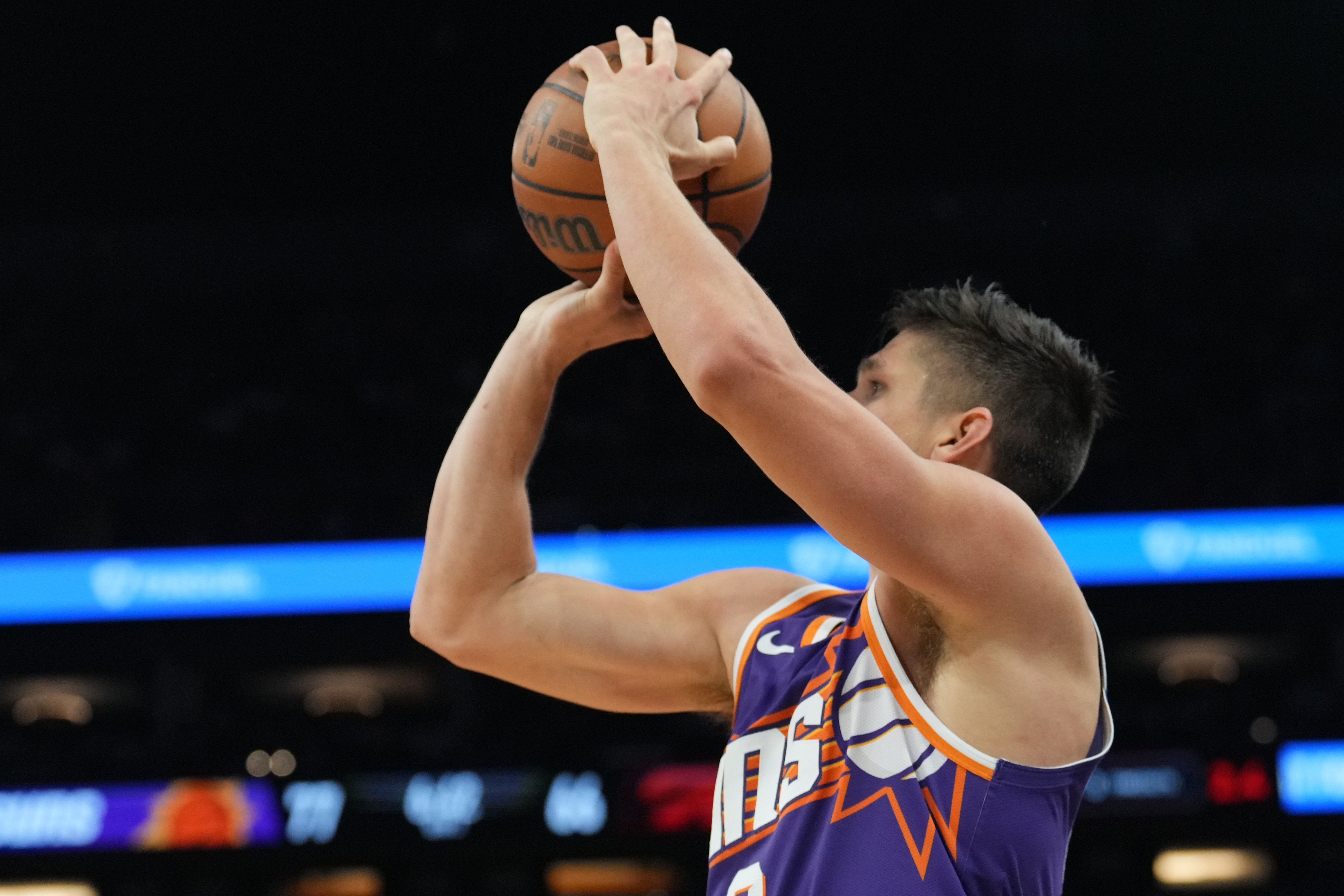 开云体育下载网址-25中11砍33分！奥特：看到阿伦找到节奏感觉很棒 攻防影响很大