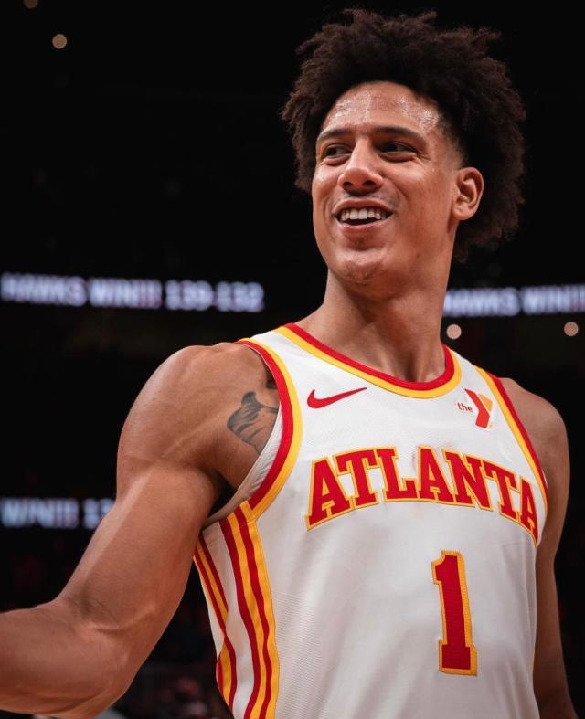 老鹰大将赛季报销 国王核心申请交易！马刺偷着乐？