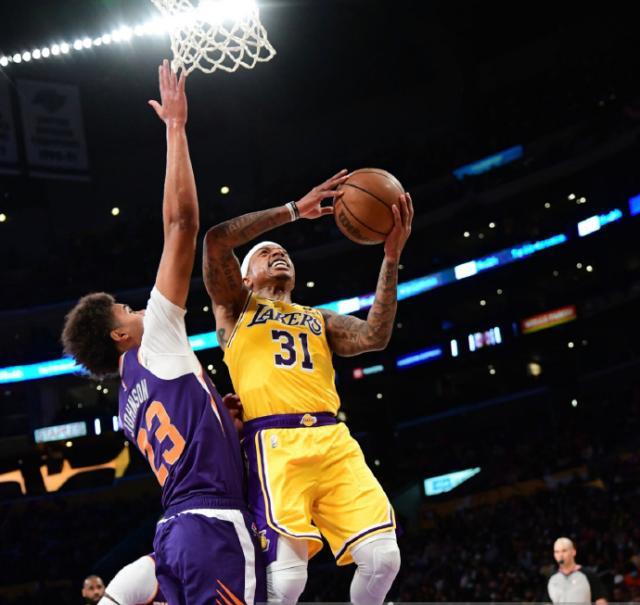 开云体育下载官网-9人轮换6人合计38中5！投射灾难夜令詹皇无可奈何